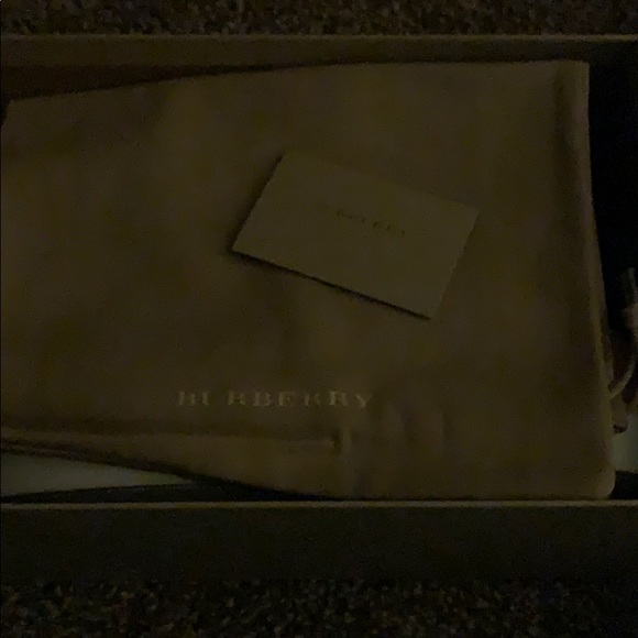 Burberry tennis shoes - Picture 3 of 6